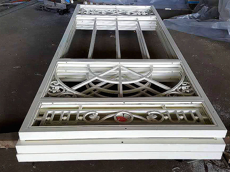 small Victorian style greenhouse ， Victorian style greenhouse， Steel and glass